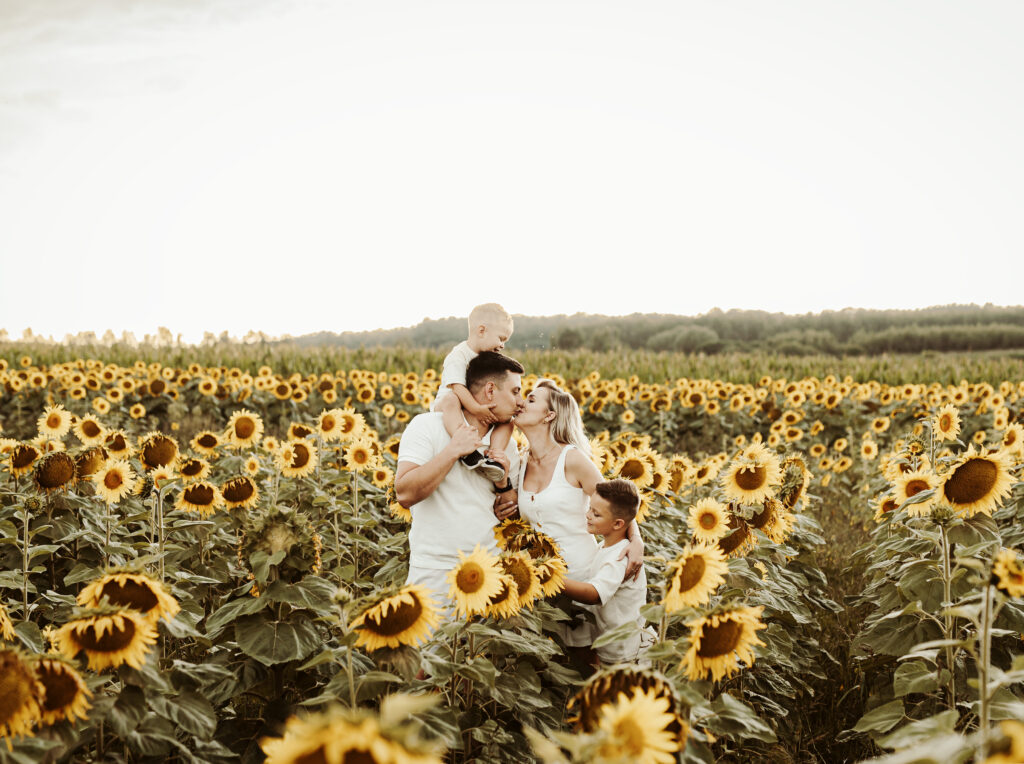 Read more about the article Rodzinna sesja w słonecznikach