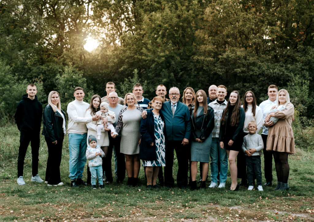 Read more about the article SESJA POKOLENIOWA- piękna pamiątka dla całej rodziny